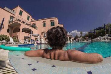 هتل Terme Rosaleo