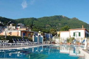 هتل Terme Rosaleo