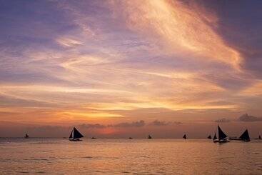 בית מלון כפרי The District Boracay