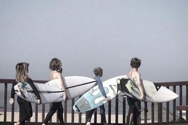 هاستل Arthouse Surf Ericeira