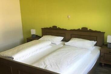 ユースホステル Gasthof Und Pension Zur Frischen Quelle