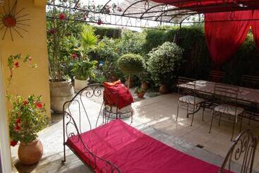 تختخواب و صبحانه Gîte Aux Amandiers