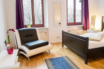 Gwuni B&b