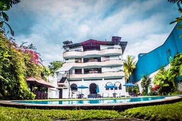 هتل Chanchamayo Inn