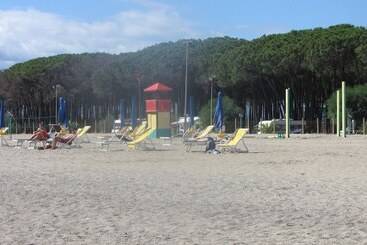 هتل Happy Camp In Camping Villaggio Thurium