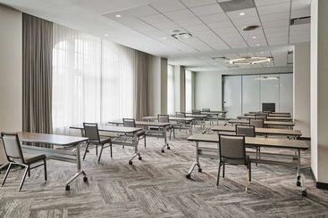 هتل Hyatt House Chicago Medical/university District