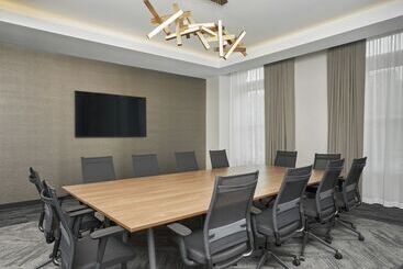 هتل Hyatt House Chicago Medical/university District