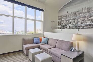 هتل Hyatt House Chicago Medical/university District