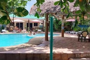 هتل The Sharks Tail Dive Resort
