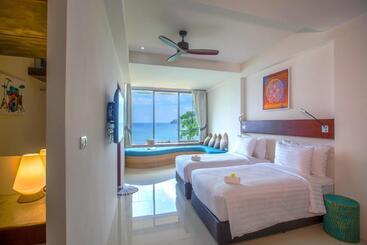리조트 Norn Talay Surin Beach Phuket