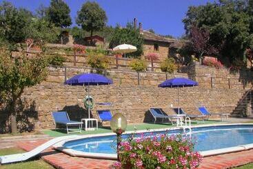 Spacious Cottage In Cortona With Swimming Pool