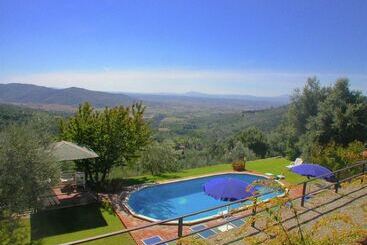 Spacious Cottage In Cortona With Swimming Pool