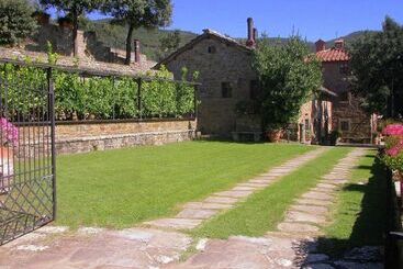 Spacious Cottage In Cortona With Swimming Pool
