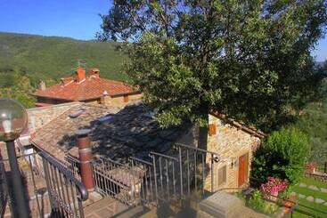 Spacious Cottage In Cortona With Swimming Pool