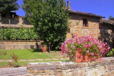 Spacious Cottage In Cortona With Swimming Pool