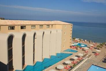 هتل Agelia Beach