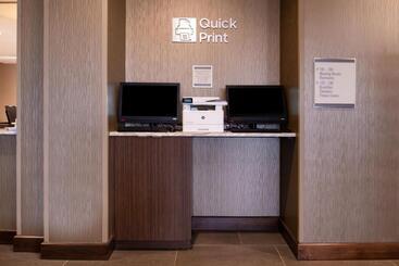 هتل Courtyard By Marriott Charlotte Northlake