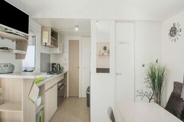 هتل Mobil Homes Deux Chambres