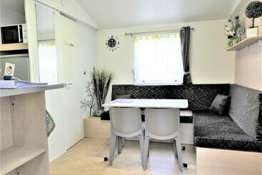 هتل Mobil Homes Deux Chambres