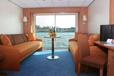 Crossgates Hotelship Hafen Neuss