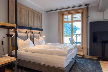 هتل Alpine Inn Davos