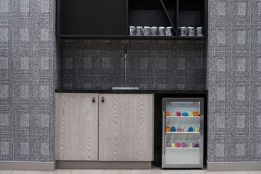 هتل Courtyard By Marriott Calgary Downtown