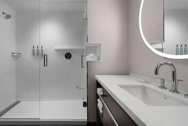 هتل Courtyard By Marriott Calgary Downtown