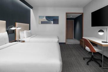 هتل Courtyard By Marriott Calgary Downtown