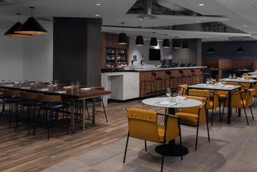 هتل Courtyard By Marriott Calgary Downtown