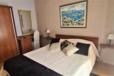 پانسیون Guest House Villa Ines Annex