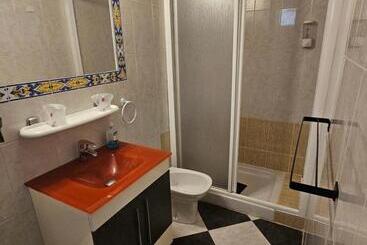 پانسیون Hostal Sevillana Costa