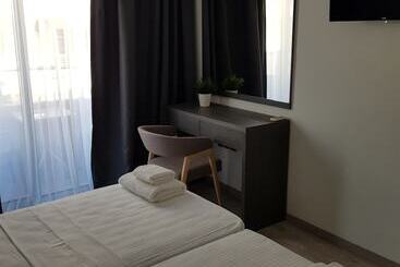 پانسیون Les Palmiers Petrou Apartments