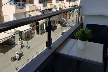 پانسیون Les Palmiers Petrou Apartments