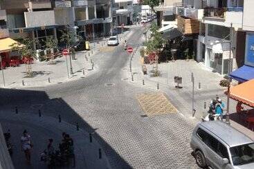 پانسیون Les Palmiers Petrou Apartments