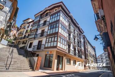 膳宿费 Mirotzas And Apartments