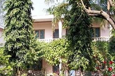 استراحتگاه Rhino Lodge &