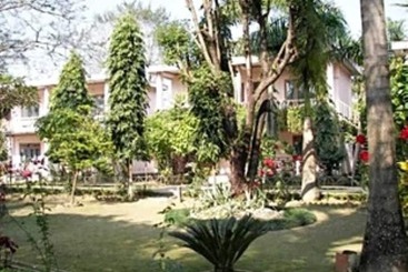 استراحتگاه Rhino Lodge &
