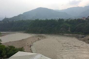 Sangam Hotel Muzaffarabad