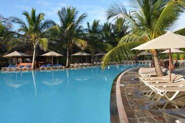 هتل Baobab Beach Resort & Spa