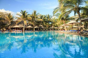هتل Baobab Beach Resort & Spa