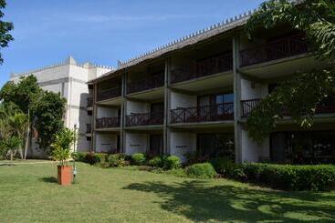 هتل Baobab Beach Resort & Spa