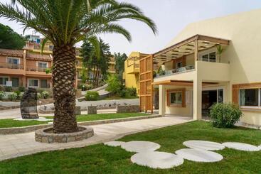 Zoe Hotel, Trypiti Beach Resort & Hive Water Park