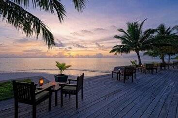 هتل Canareef Resort Maldives
