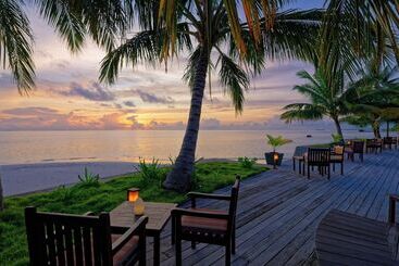 هتل Canareef Resort Maldives