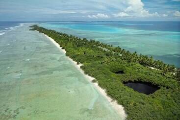 هتل Canareef Resort Maldives