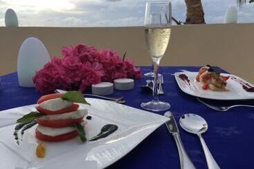 هتل Canareef Resort Maldives