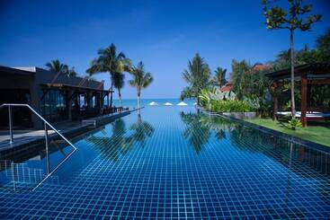 هتل Chongfah Beach Resort Khaolak   Sha Extra Plus