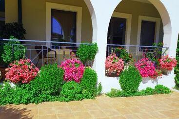 Eleana Boutique Hotel & Blue Infinity