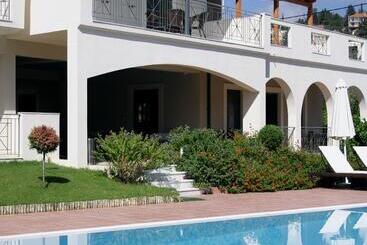 Eleana Boutique Hotel & Blue Infinity