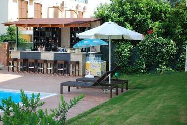 Eleana Boutique Hotel & Blue Infinity